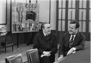 Leonid Brezhnev meets with Syria's Hafez al-Assad, 1974. 