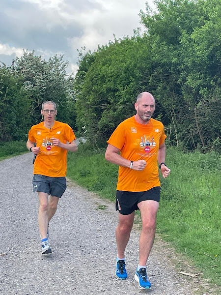 Ian running with a fellow London 10000 finisher