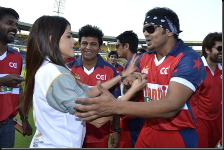 Genelia-cheers-at-Celebrity-Cricket-League-T20-1