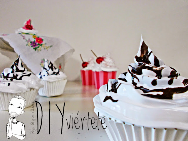 DIY-Do It Yourself-DIYviértete-manualidades-decoración-cupcakes-Decoden-técnica-dulce-cereza-sirope-frostinf-merengue-3