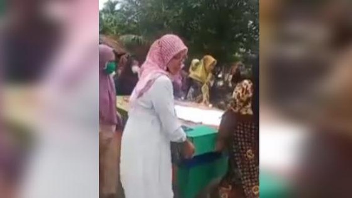 Emak-emak Perwiritan di Asahan Bongkar Lapak Judi Tembak Ikan