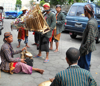Ngamen Malioboro Yogyakarta