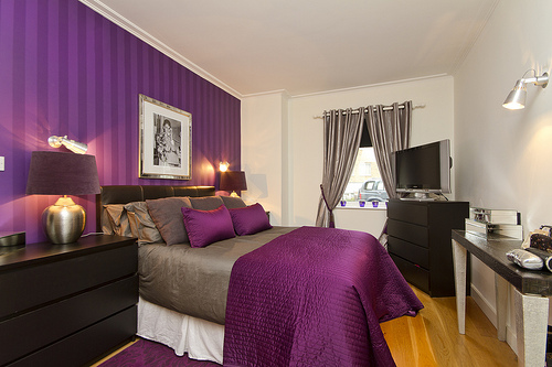  Purple  bedroom  decor  ideas with grey  wall and white accent 