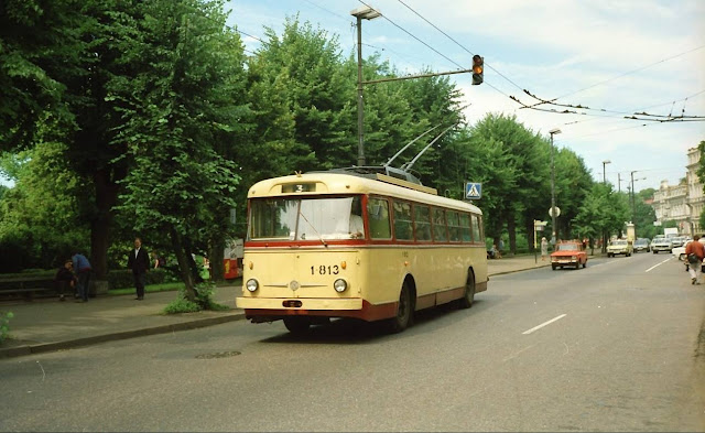 Июль 1991 года. Рига. Троллейбус № 3 на бульваре Райня