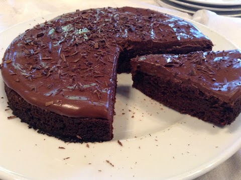 Bolo de chocolate e beterraba (saudável; sem açúcar)