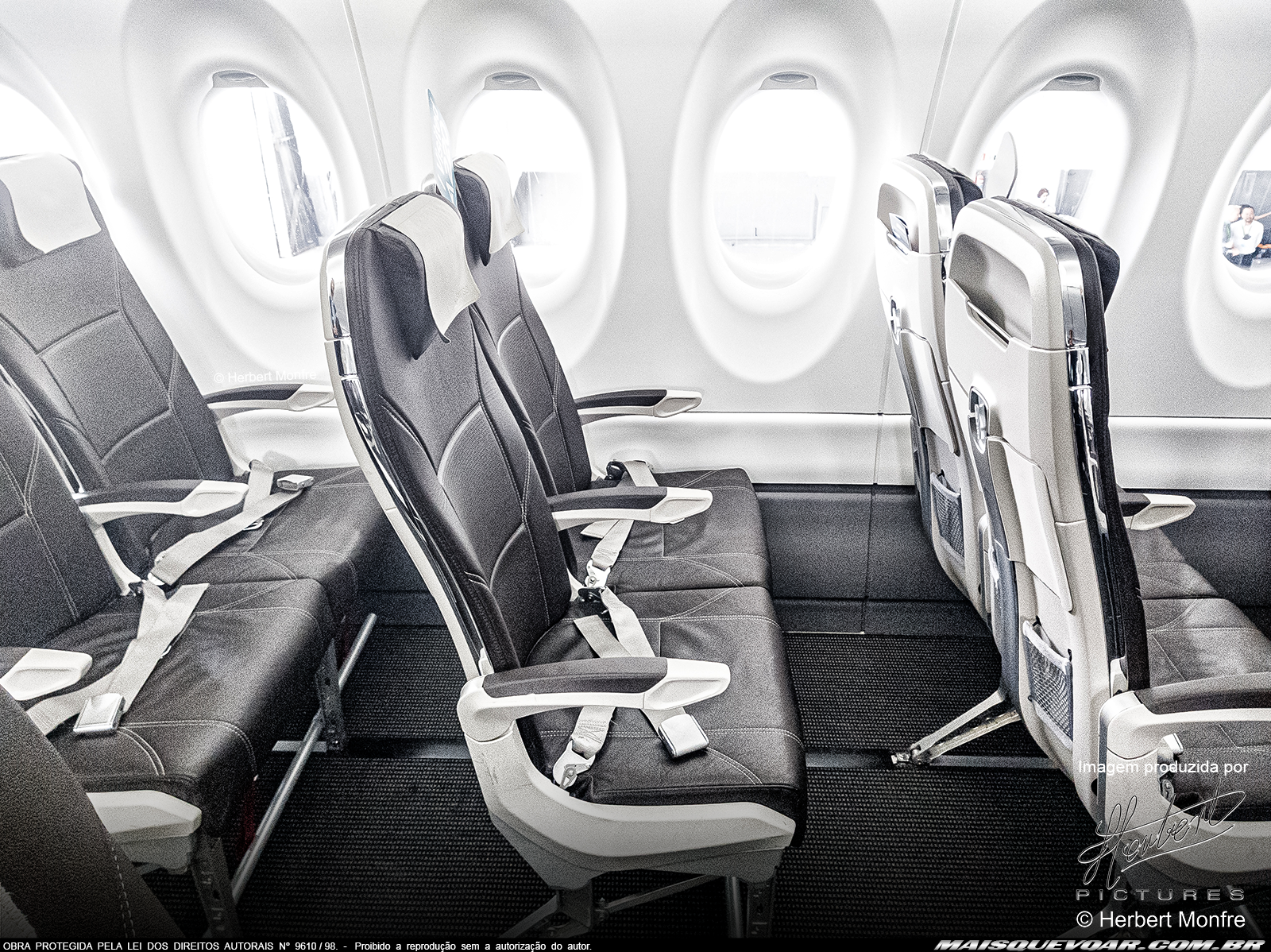 Passenger cabin configured in Economy Class of the Airbus A220-300 | HB-JBU | Swiss | published by MAIS QUE VOAR | Photographed by © Herbert Monfre - Herbert Pictures | Hire the photographer for your events at cmsherbert@hotmail.com