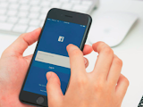 Facebook+Login+On+Mobile+Phone
