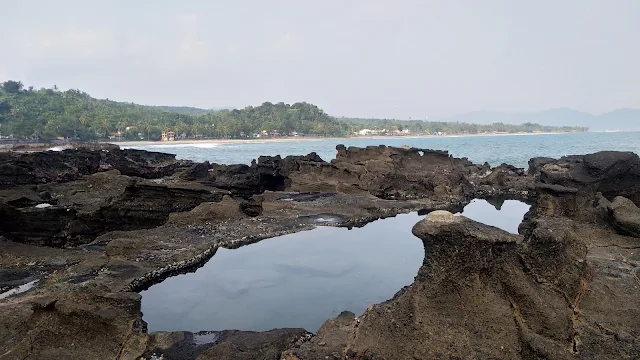 Kawasan Keramat di Pantai Karang Hawu