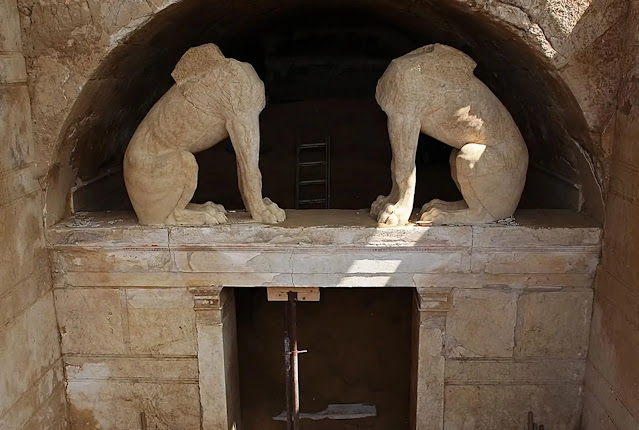 Αναζητώντας σε μια στοά ακόμα ένα κρυμμένο μυστικό της Αμφίπολης