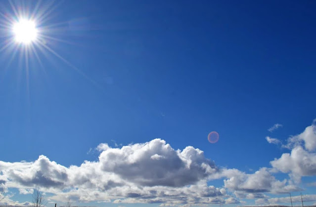 Mengapa Langit Berwarna Biru ? Berikut Penjelasannya Secara Sains