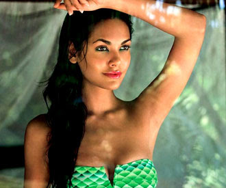 Esha-Gupta-Bollywood-Hot-Actress
