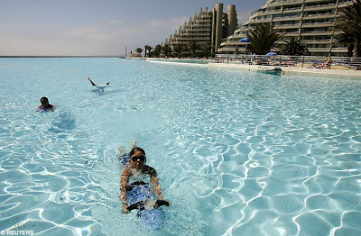 San Alfonso del Mar 92 أكبر و أنقى حمام سباحة في العالم بتكليف خمسة بلاين جنية استرليني  في تشيلي