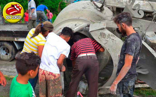 Saquearon un camión cargado con cemento