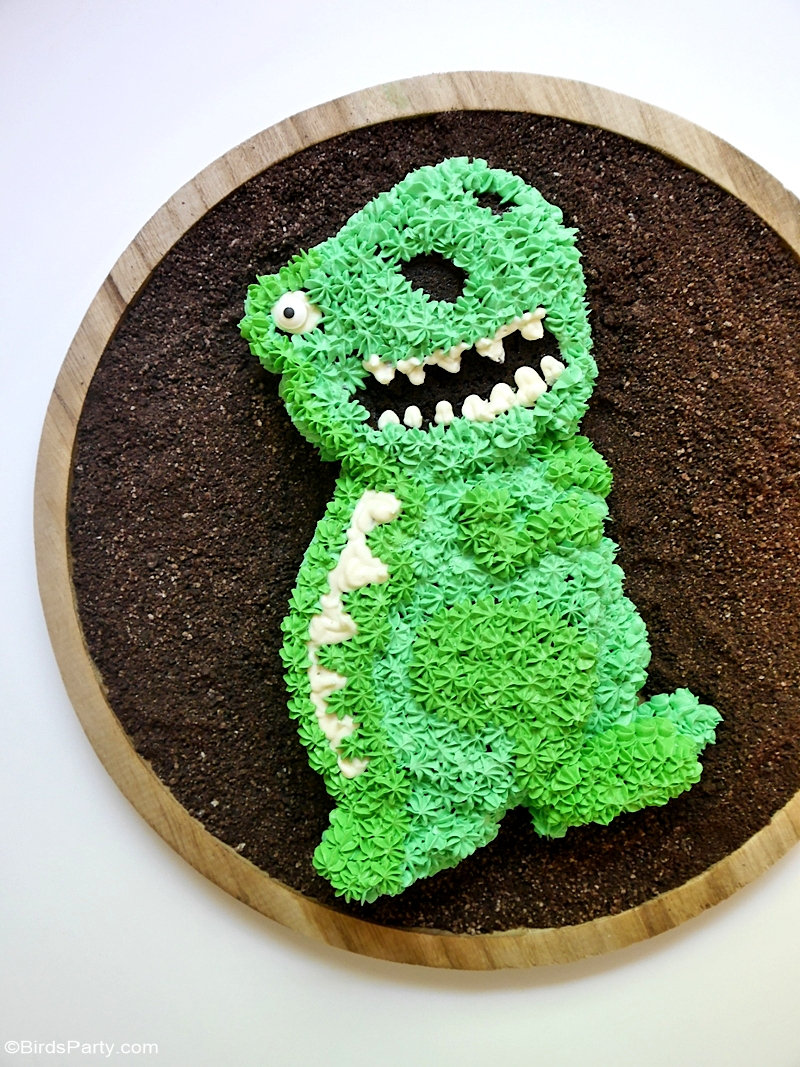 Gâteau Dinosaure Facile avec Glaçage au Lait Concentré Sucré - recette facile et rapide pour une gâteau d'anniversaire ludique!