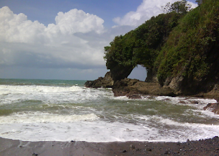 Pantai Karang Bolong Lampung