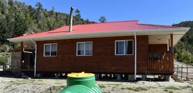 San Juan de la Costa: 50 familias beneficiadas con subsidios de habitabilidad rural