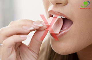 Không ăn kẹo cao su khi niềng răng