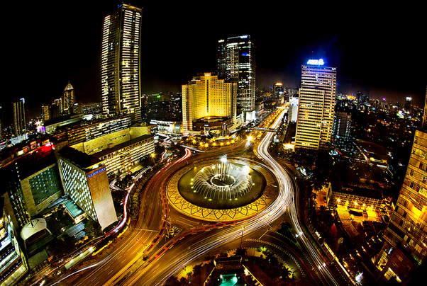 Pemandangan Kota yang Indah Pada Malam Hari Di Indonesia 