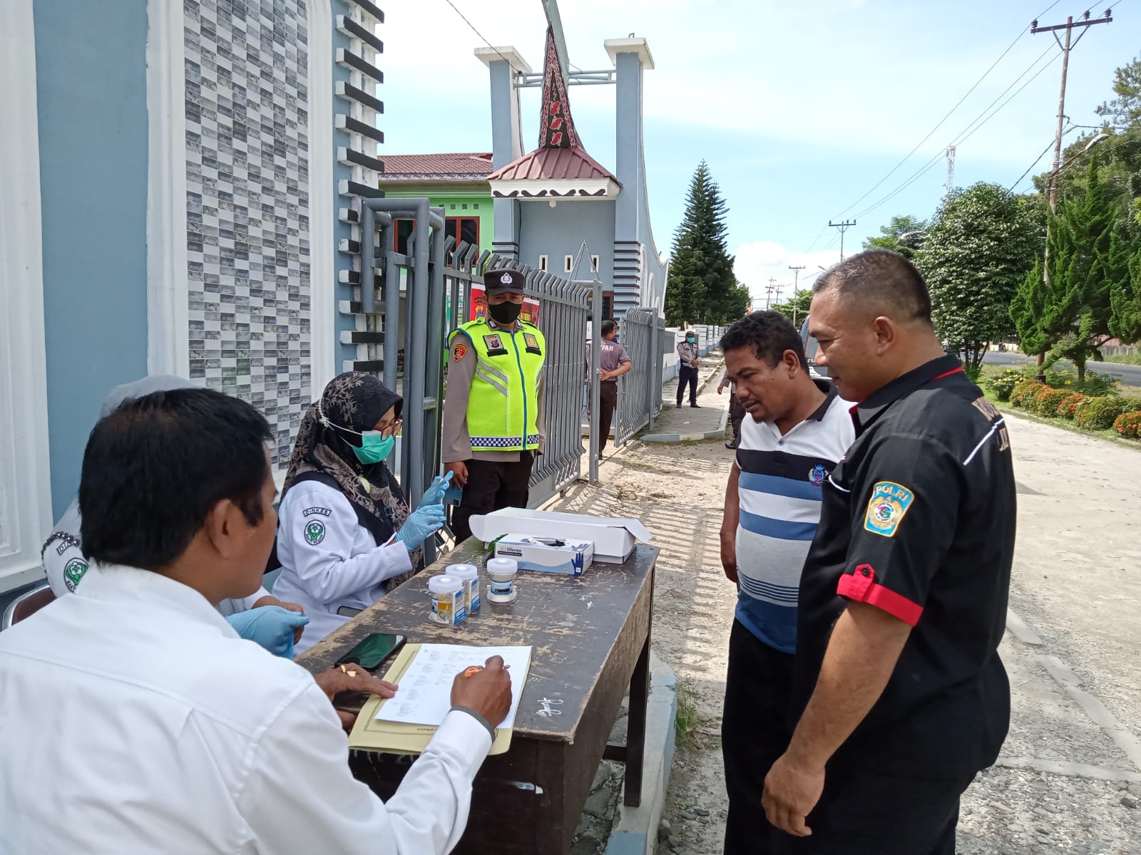 Melintas Dijalan Medan,  Urine Supir Bus Dicek, Ini Tujuannya