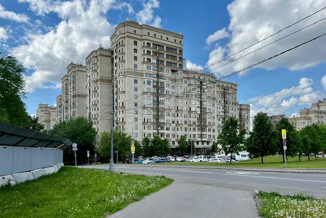улица Светланова, улица Шувалова, жилой комплекс «Шуваловский»