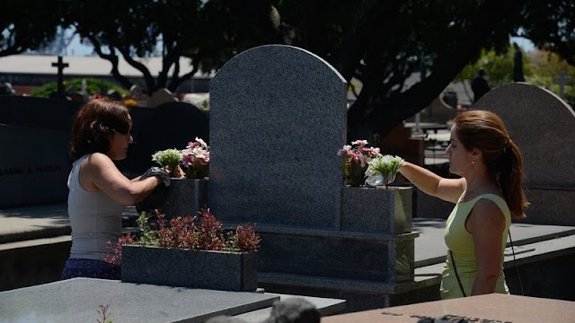 Placas de identificação de falecidos são furtadas em cemitério