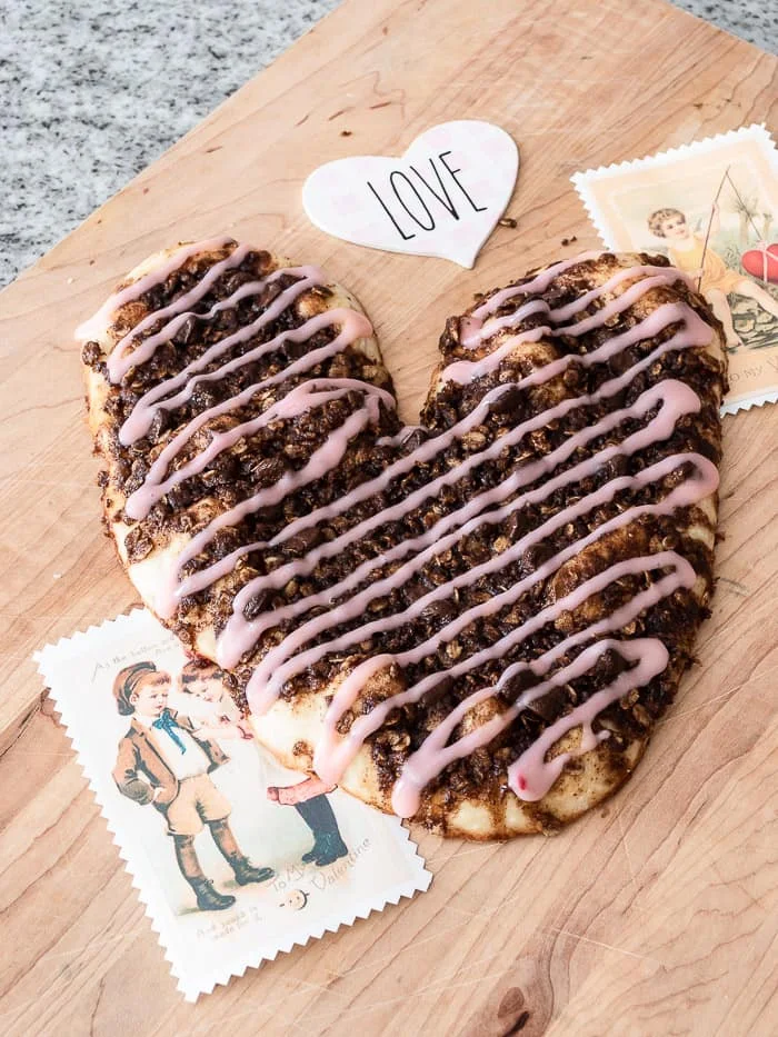 heart shaped dessert pizza, pink drizzled frosting, vintage Valentines