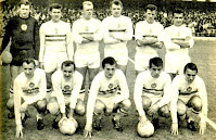 SELECCIÓN DE HUNGRÍA - Temporada 1965-66 - Gelei, Kaposzta, Meszöly, Matrai, Sipos, Szepesi; I. Nagy, Bene, Albert, Farkas y Rakosi - HUNGRÍA 1 (Ferenc Bene) U. R. S. S. 2 (Igor Chislenko, Valeri Porkujan) - 23/07/1966 - Copa del Mundo de la FIFA, cuartos de final - Sunderland, Inglaterra, Roker Park - Hungría queda eliminada