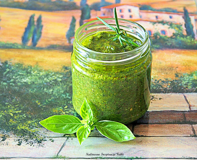 Pesto "mix ziół" z orzechami laskowymi