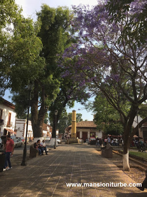 Pátzcuaro en Primavera al fodo la Pila del Torito