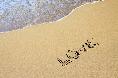 word-love-in-sand-sea-area