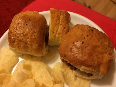 Twelfth Night Sausage Rolls: Using Up Christmas Leftovers - moist, lightly spiced sausage rolls made using leftover mincemeat. http://laura-honeybee.blogspot.com/2016/01/twelfth-night-sausage-rolls-leftover-mincemeat.html #leftovers