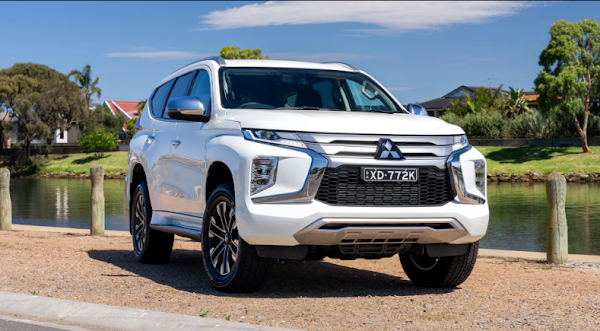 Mitsubishi Pajero Review