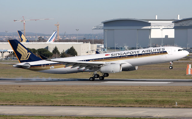Singapore Airlines A330-300 During Touch Down