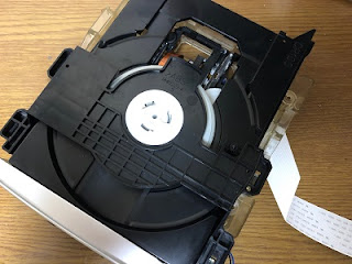 PanasonicのCDラジカセ RX-ED57 CDメカ