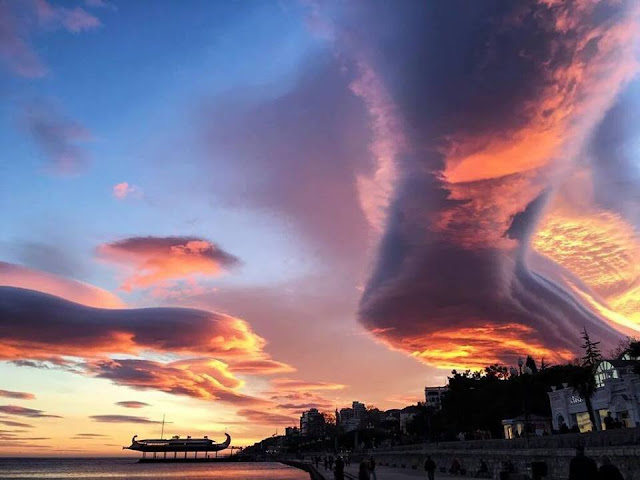 Lenticular Cloud