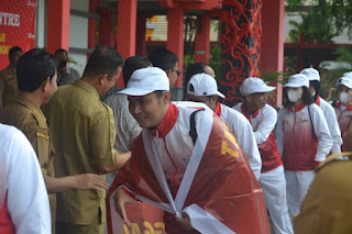 Wakil Bupati Sanggau, Yohanes Ontot melepas 34 kontingen dari 4 cabang olahraga (Cabor) untuk mengikuti kejuaraan Pekan Olahraga Provinsi (Porprov) Kalimantan Barat (Kalbar) ke XIII Tahun 2022