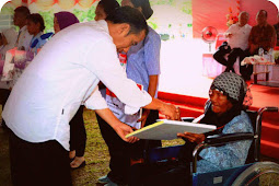 Jokowi Bagikan 1000 KSP dan 1010 KIP di Seram Bagian Barat