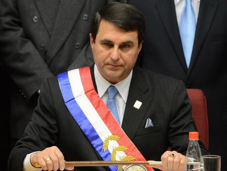 Cuestionan cambio de presidente en Paraguay