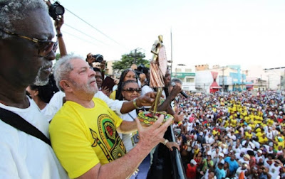 Lula é vaiado em Salvador e diz que PT criou oportunidades para negros