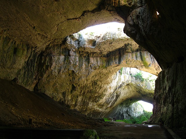 Cueva Devetashka Bulgaria