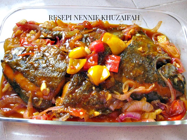 RESEPI NENNIE KHUZAIFAH: Masak sweet sour ikan bawal