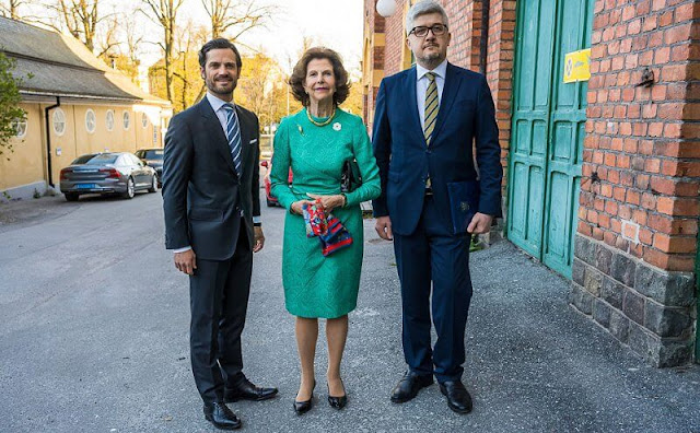 Queen Silvia and Prince Carl Philip visited the Circus in Stockholm to see the ballet Giselle. Dries Van Noten floral scarf