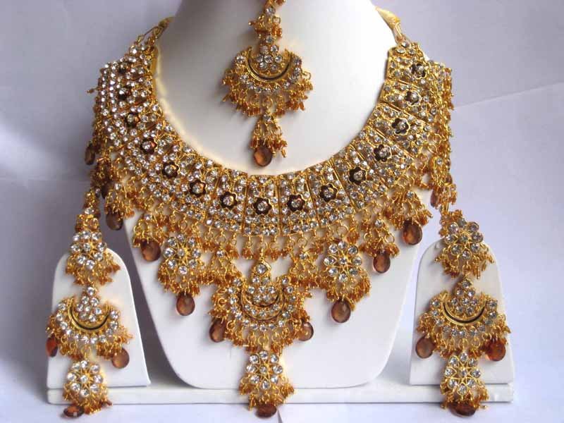 Latest Indian bridal Gold jewelry sets fancy designs