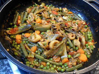 Cocinando las verduras con la sepia.