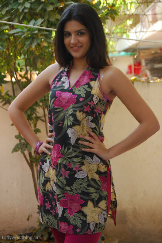 Photos Deeksha Seth Latest New Cute Looking Photo Shoot Stills wallpapers