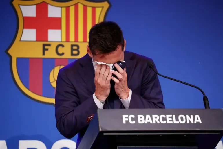 ميسي يبكي في مؤتمر صحفي وداع برشلونة