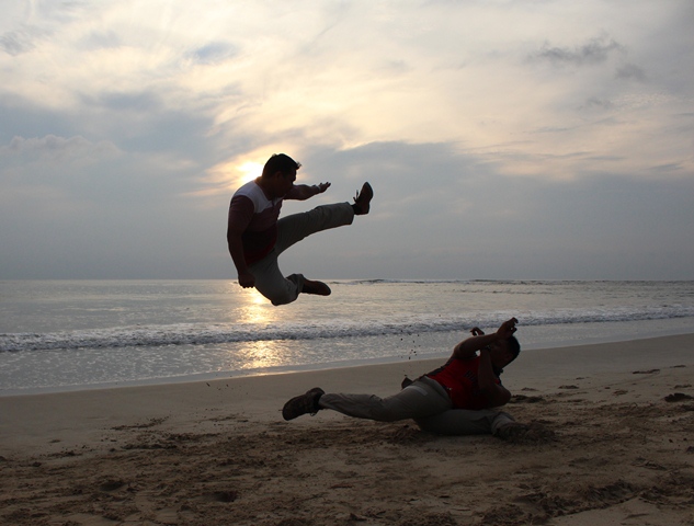 Asiiikk.... Berfoto di Pantai ini Bisa Terbang-Terbang, Coba Aja !