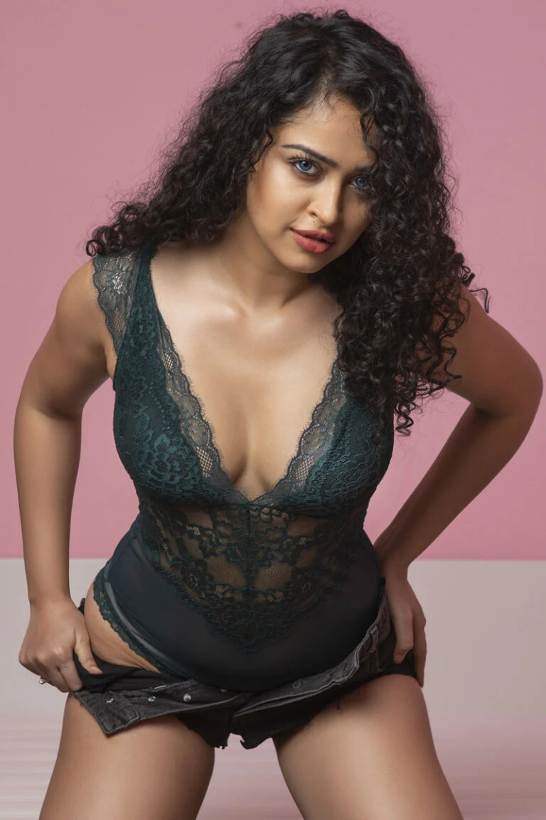 Apsara Rani hot