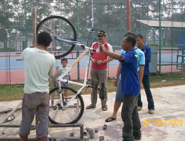 Petualangan Veri Cara Angkut Sepeda  Yang Banyak dan Aman