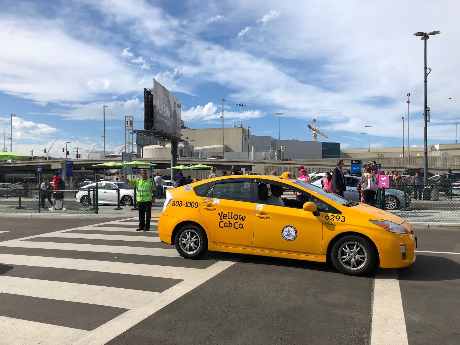 ロサンゼルス空港のUBER乗り場